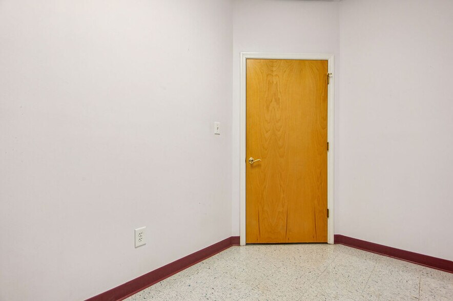 More Photos Of 43 Office Park Dr, Jacksonville Medical For Lease