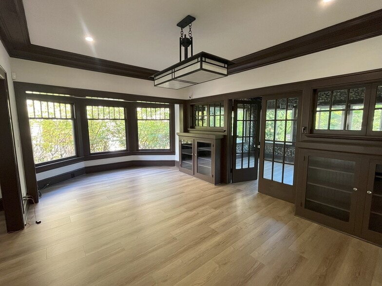 More Photos Of 658 S Bronson Ave, Los Angeles Office Residential For Lease