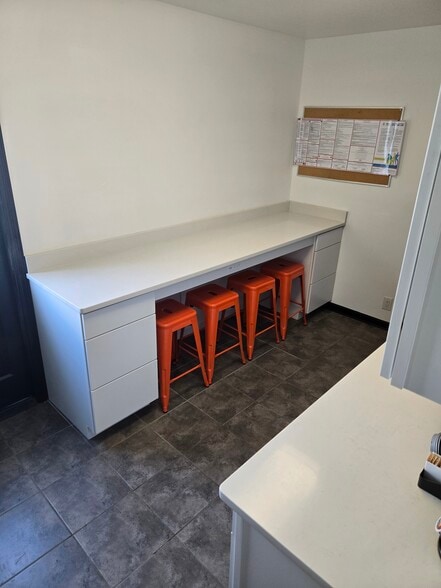 More Photos Of 114 Canfield Pl, Hendersonville Office For Sale