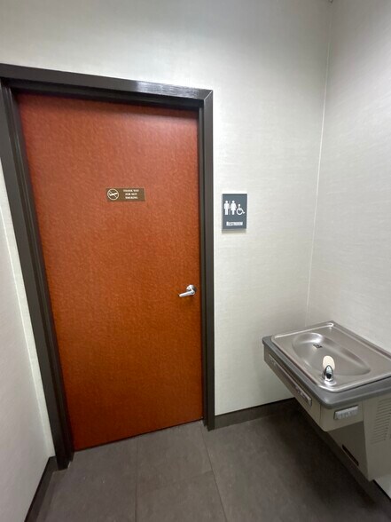 More Photos Of 115 S Wilke Rd, Arlington Heights Medical For Lease