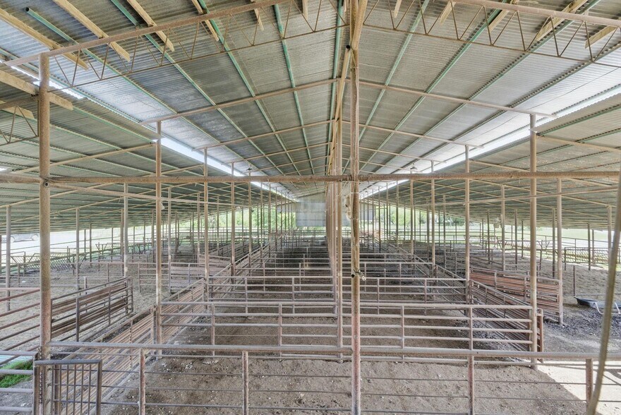 More Photos Of 2316 Marlin hwy, Waco Industrial For Sale