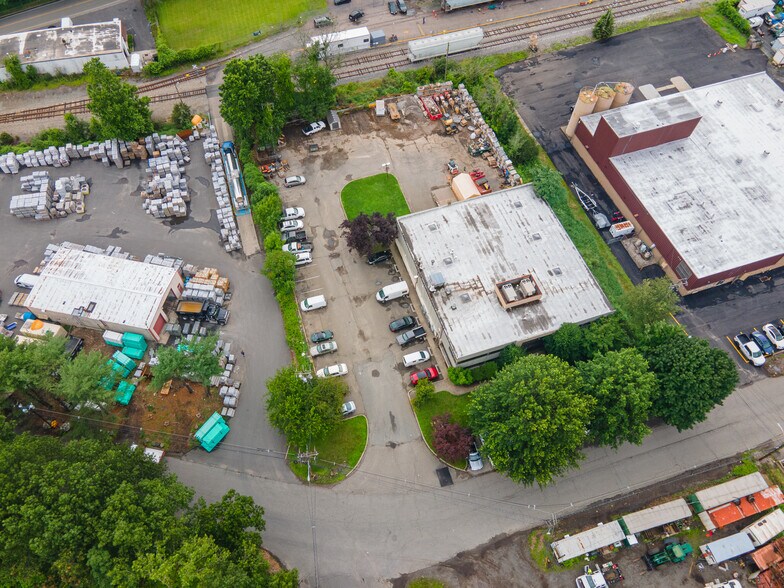 More Photos Of 29 Edison Ave, Oakland Warehouse For Lease