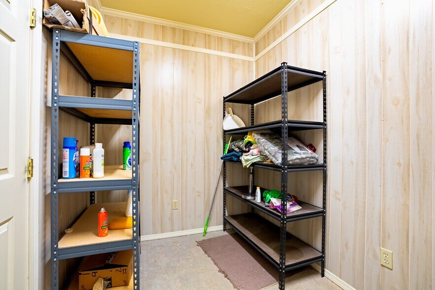 More Photos Of 315 Roy St, Kerrville Warehouse For Sale