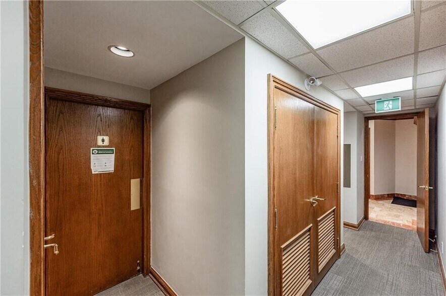 More Photos Of 2904 South Sheridan Way, Oakville Medical For Lease