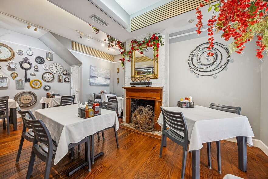 More Photos Of 218 Ash St, Fernandina Beach Freestanding For Sale