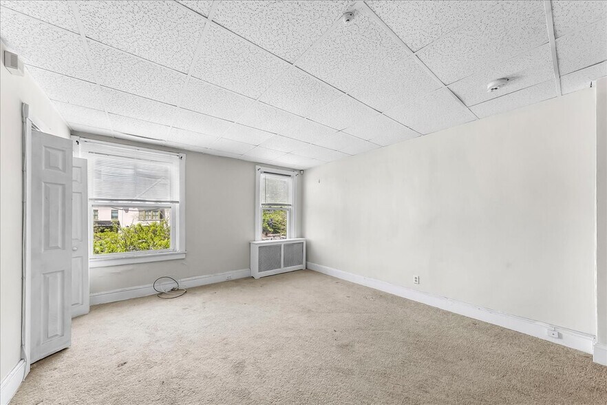 More Photos Of 13-15 S Chester Rd, Swarthmore Storefront Retail Residential For Sale