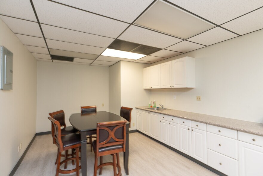 More Photos Of 1717-1745 W Orangewood Ave, Orange Office For Sale