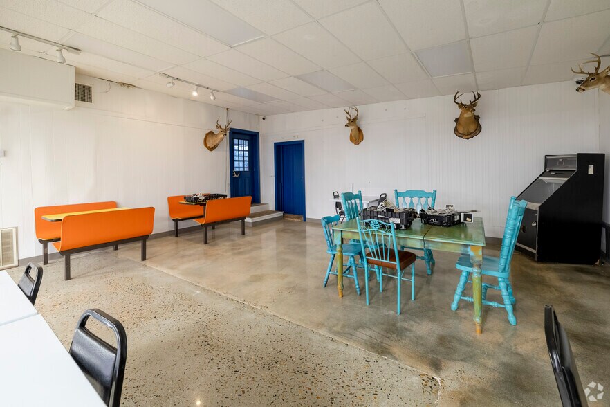 More Photos Of 7781 Highway 167 S, Sheridan Convenience Store For Lease