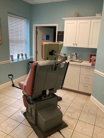 More Photos Of 2013 Highland Ave, Knoxville Medical For Lease