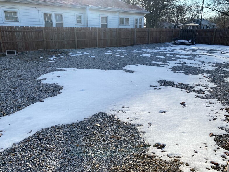 More Photos Of 2401 N Harding St, Indianapolis Flex For Sale