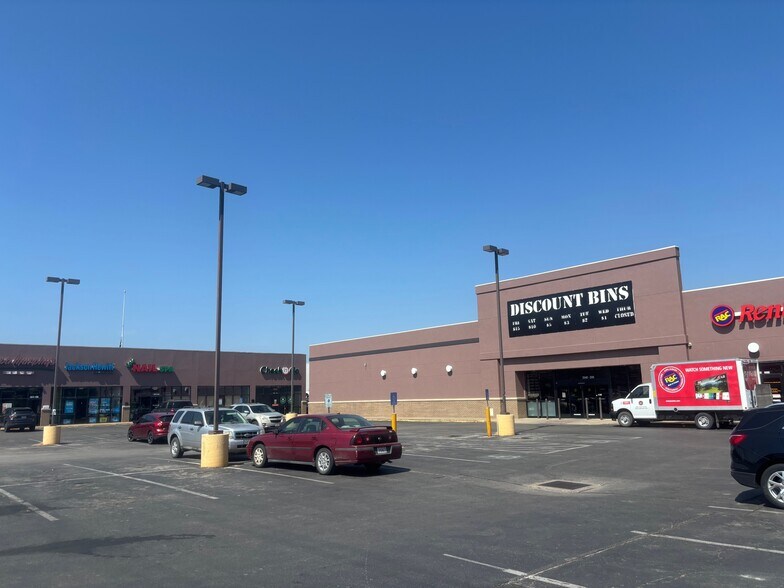 More Photos Of 3040 W Broadway Blvd, Sedalia Unknown For Lease