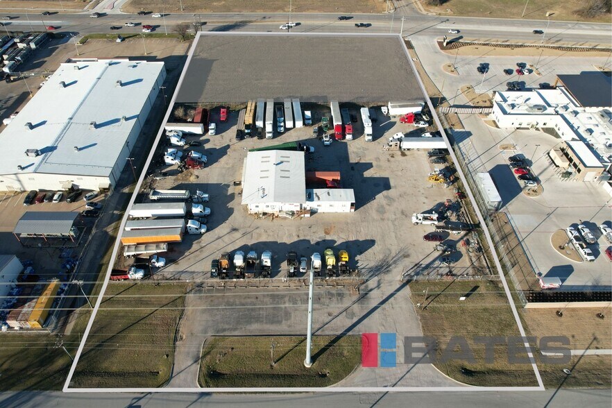 More Photos Of 1801 Commerce St, Garland Distribution For Sale