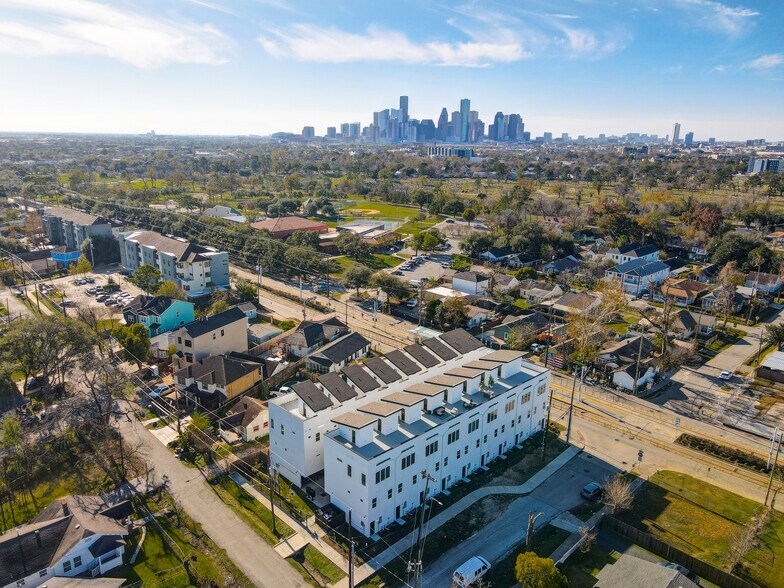 Primary Photo Of 3824 Fulton St, Houston Apartments For Sale