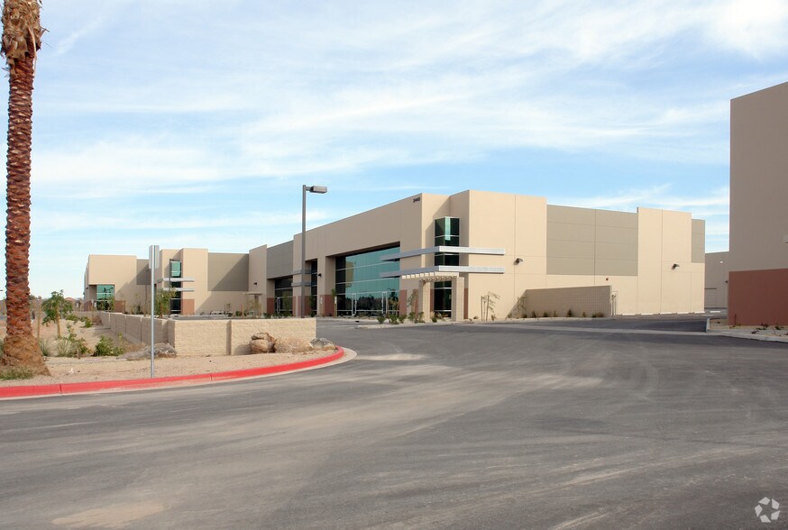 More Photos Of 2440 E Germann Rd, Chandler Showroom For Lease