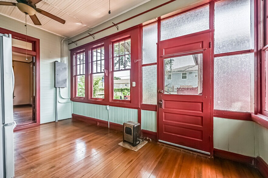 More Photos Of 2911 Broadway St, Galveston Office For Sale