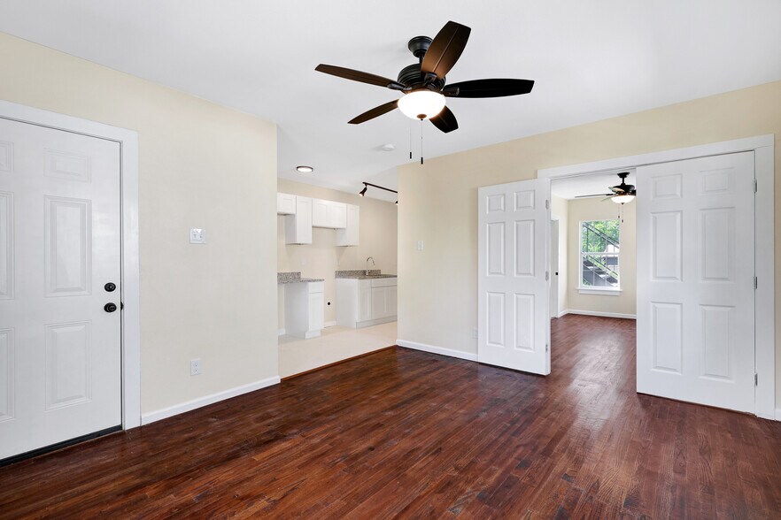 More Photos Of 834 W Russell Pl, San Antonio Apartments For Sale