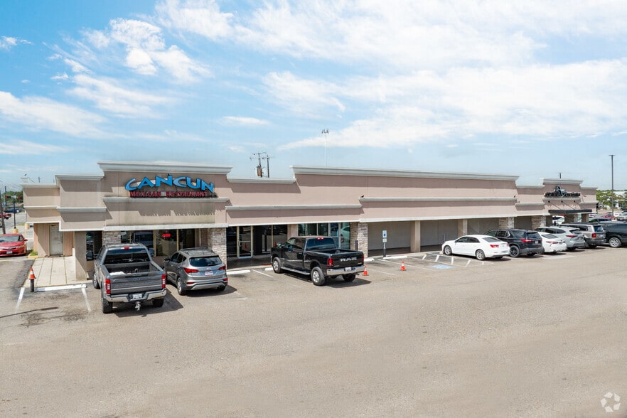 More Photos Of 4200-4250 S Alameda St, Corpus Christi Storefront For Lease