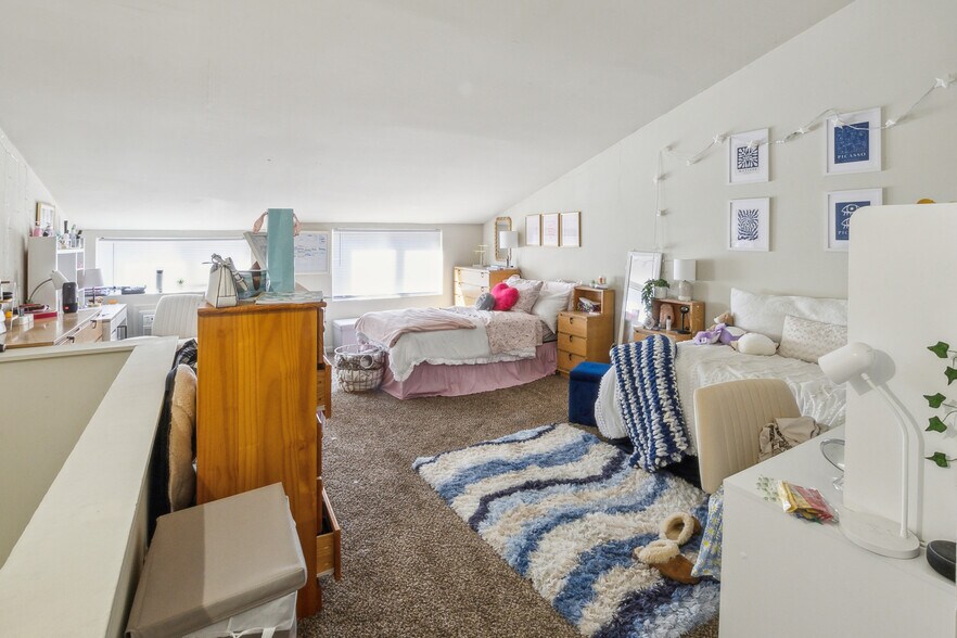 More Photos Of 120 Wilbur St, Newark Apartments For Sale