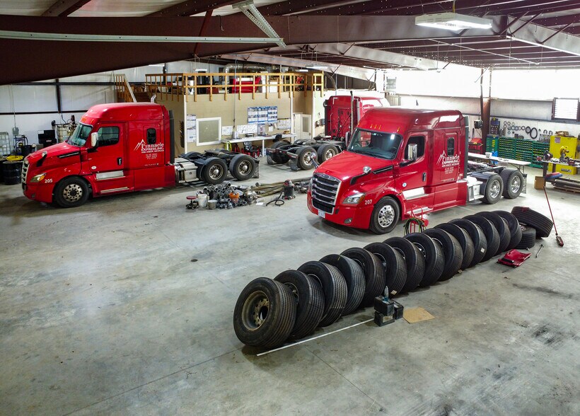 More Photos Of 9854 US Highway 271, Tyler Warehouse For Sale