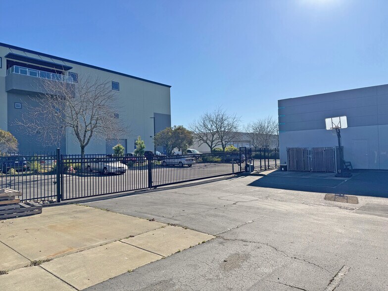 More Photos Of 5550 Skylane Blvd, Santa Rosa Office For Lease