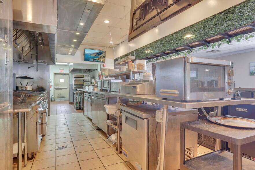 More Photos Of 1122 Hebron Rd, Heath Restaurant For Sale