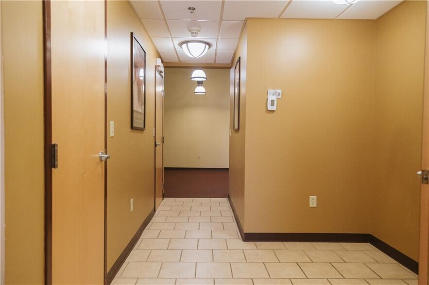 More Photos Of 81 Western Industrial Dr, Cranston Warehouse For Sale