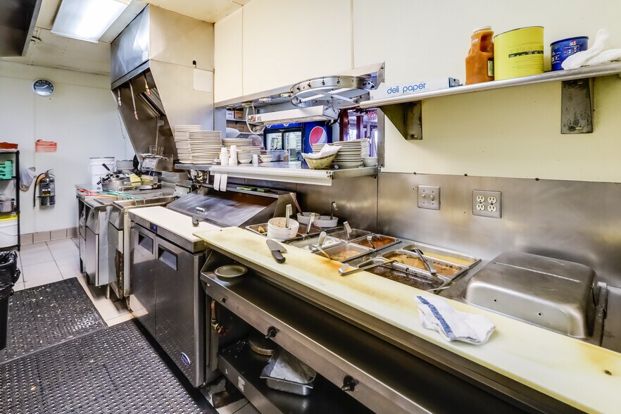 More Photos Of 2604 Custer St, Manitowoc General Retail For Sale