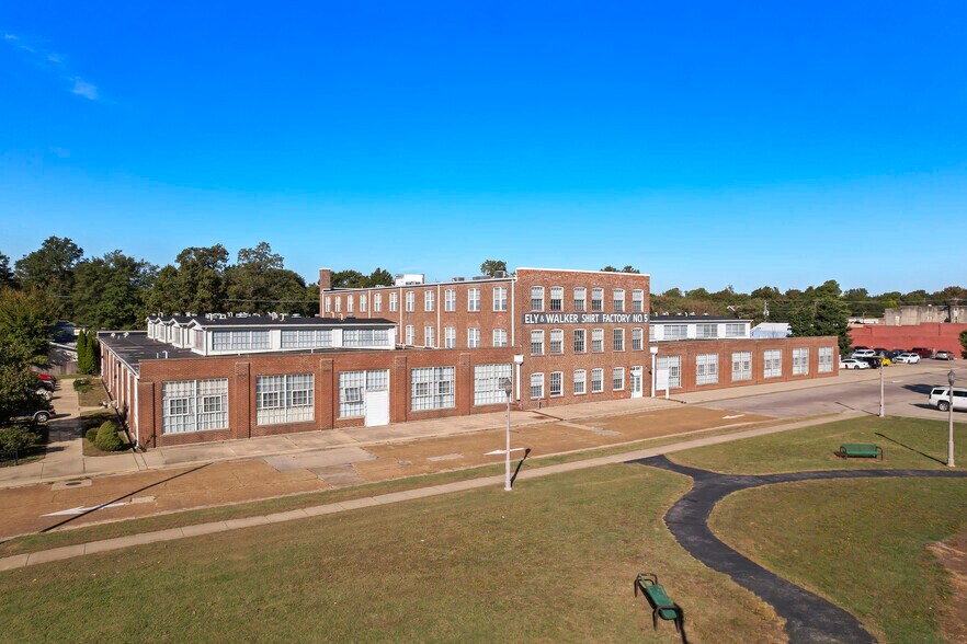 Primary Photo Of 221 S Main St, Kennett Apartments For Sale