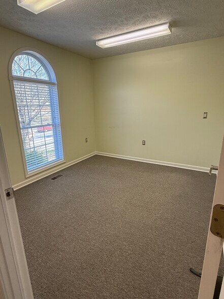More Photos Of 304 New Leicester Hwy, Asheville Medical For Lease