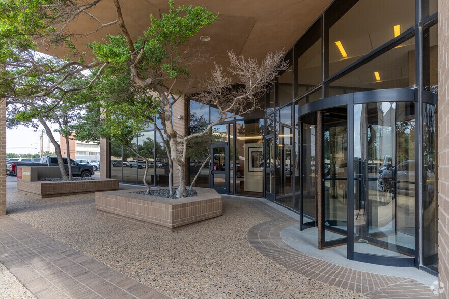 More Photos Of 508 W Wall St, Midland Office For Lease