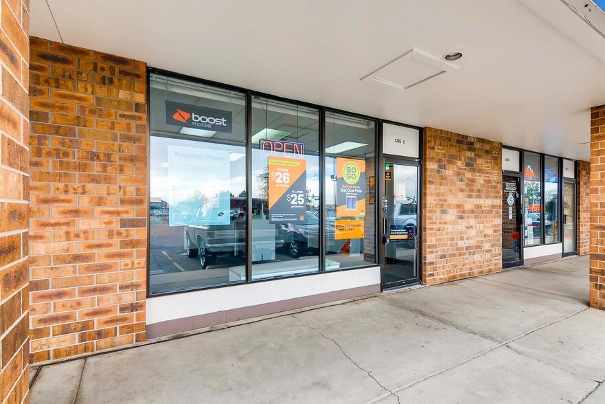 More Photos Of 2295 S Chambers Rd, Aurora Freestanding For Lease