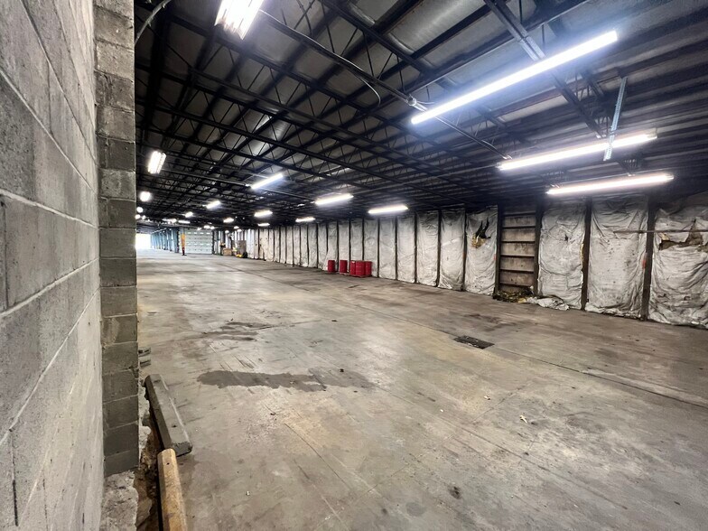 More Photos Of 2470 Evans City Rd, Harmony Warehouse For Sale