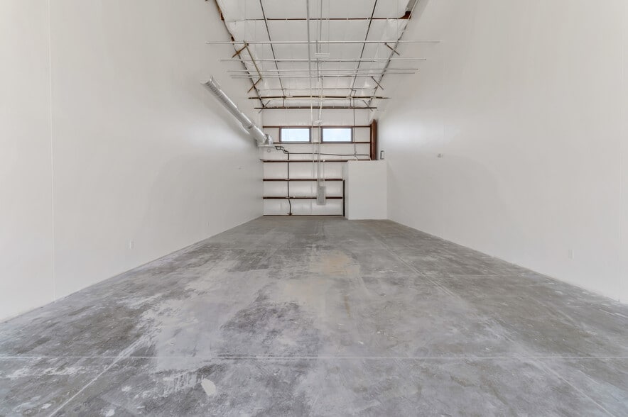 More Photos Of 1890 Commerce Park, Round Rock Showroom For Sale