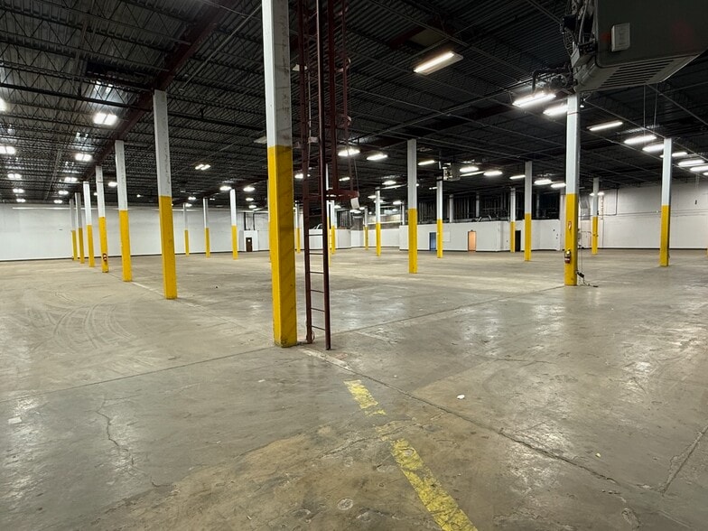 More Photos Of 560 Anglum Rd, Hazelwood Warehouse For Lease