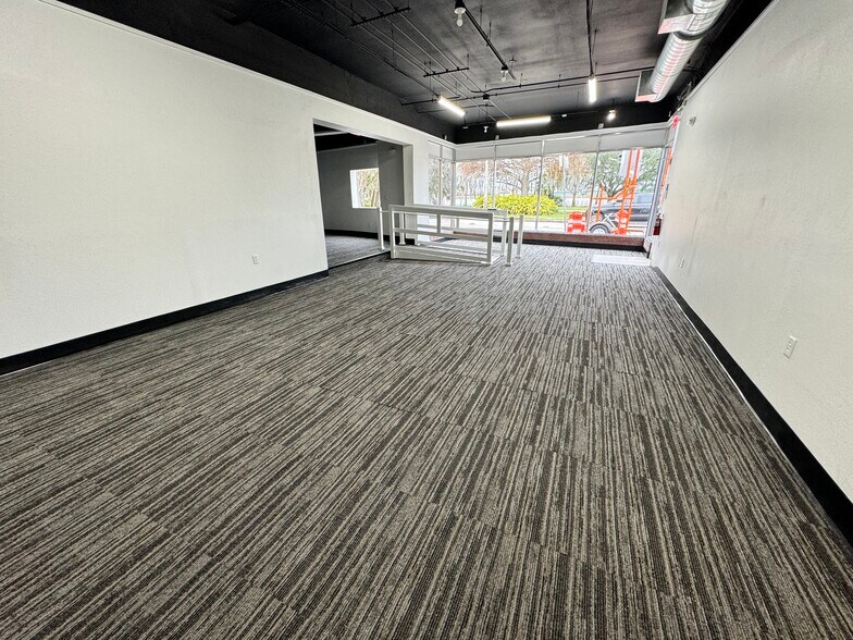 More Photos Of 1249 N Orange Ave, Orlando General Retail For Lease