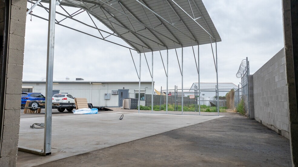 More Photos Of 10739 N 96th Ave, Peoria Warehouse For Sale