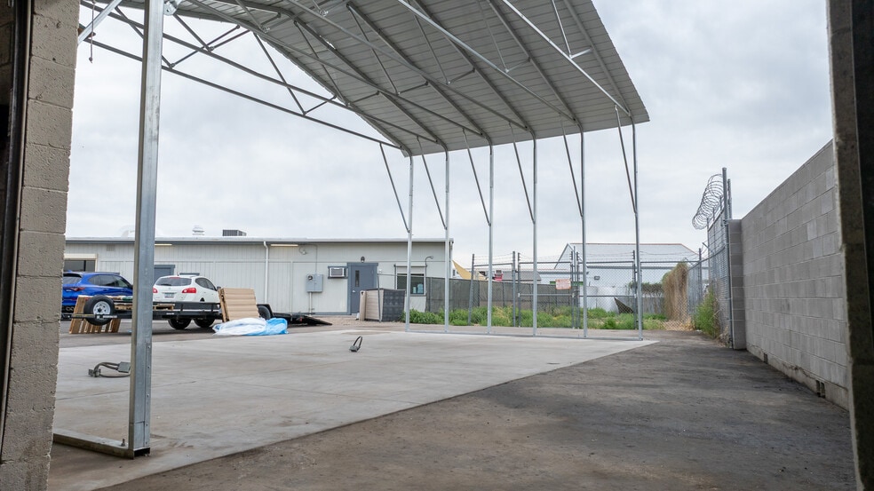 More Photos Of 10739 N 96th Ave, Peoria Warehouse For Sale