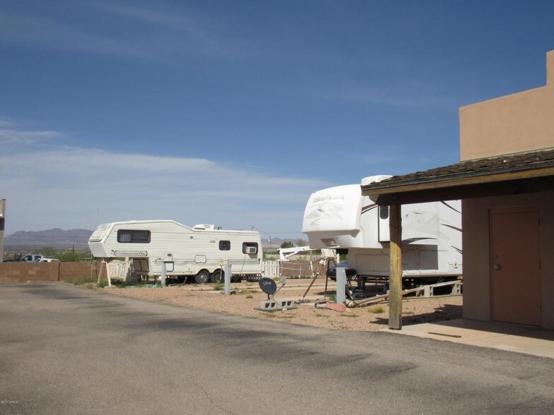 More Photos Of 60 S 10th St, Tombstone Restaurant For Sale
