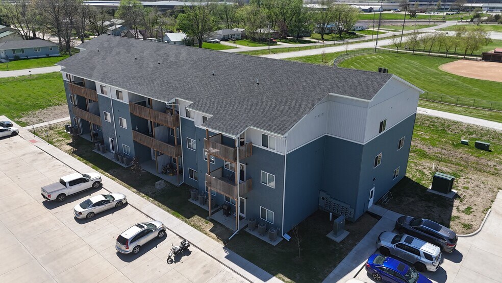 Primary Photo Of 1833 Curtis Ave, Chariton Apartments For Sale
