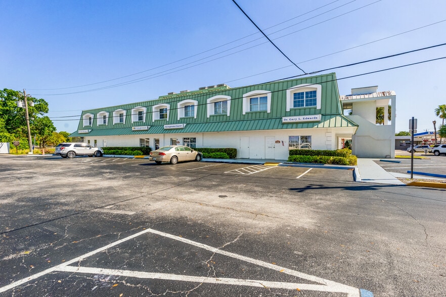 More Photos Of 1635 14th Ave, Vero Beach Office For Lease