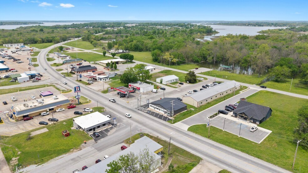 More Photos Of 311 W 3rd St, Grove Storefront Retail Office For Sale