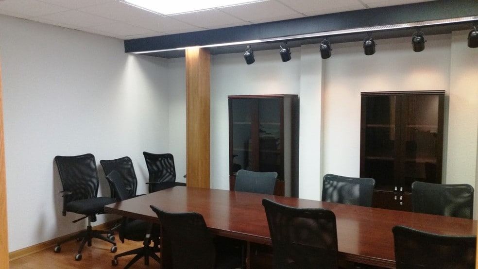 More Photos Of 1833 Executive Dr, Oconomowoc Industrial For Lease