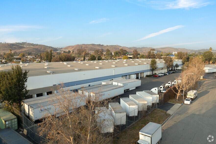 More Photos Of 2867 Surveyor St, Pomona Manufacturing For Sale