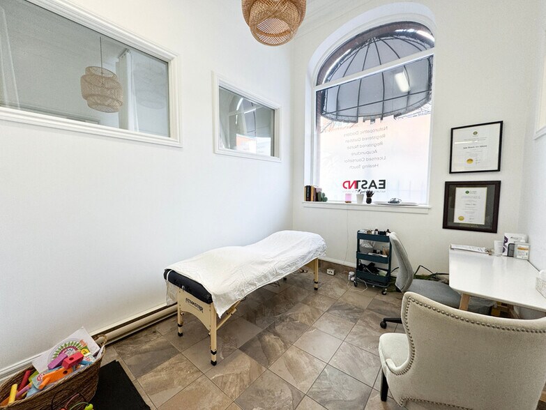 More Photos Of 15 Alma St, Moncton Medical For Lease