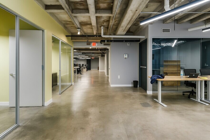 More Photos Of 200 E Flagler St, Miami Freestanding For Sale