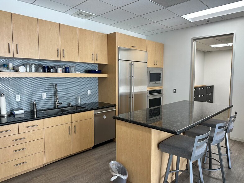 More Photos Of 59 Peters Canyon Rd, Irvine Research And Development For Sale