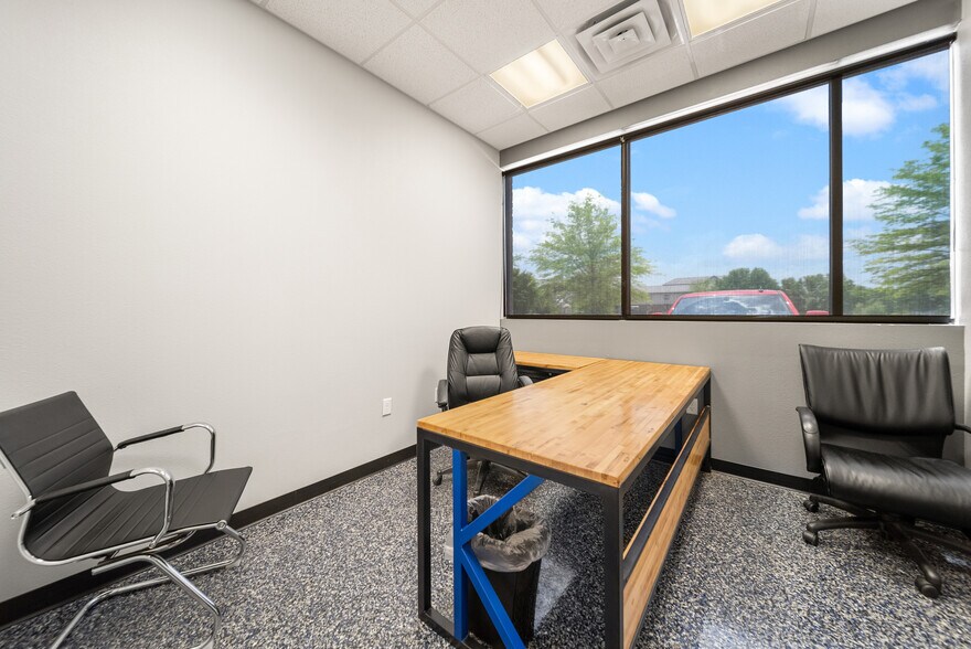 More Photos Of 210 SE 34th St, Bentonville Office For Sale