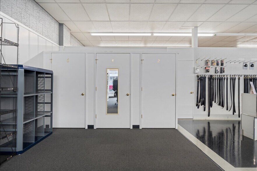 More Photos Of 4711 State Rd, Cleveland Storefront For Sale