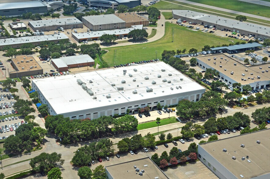 More Photos Of 4550 Excel Pky, Addison Light Manufacturing For Lease