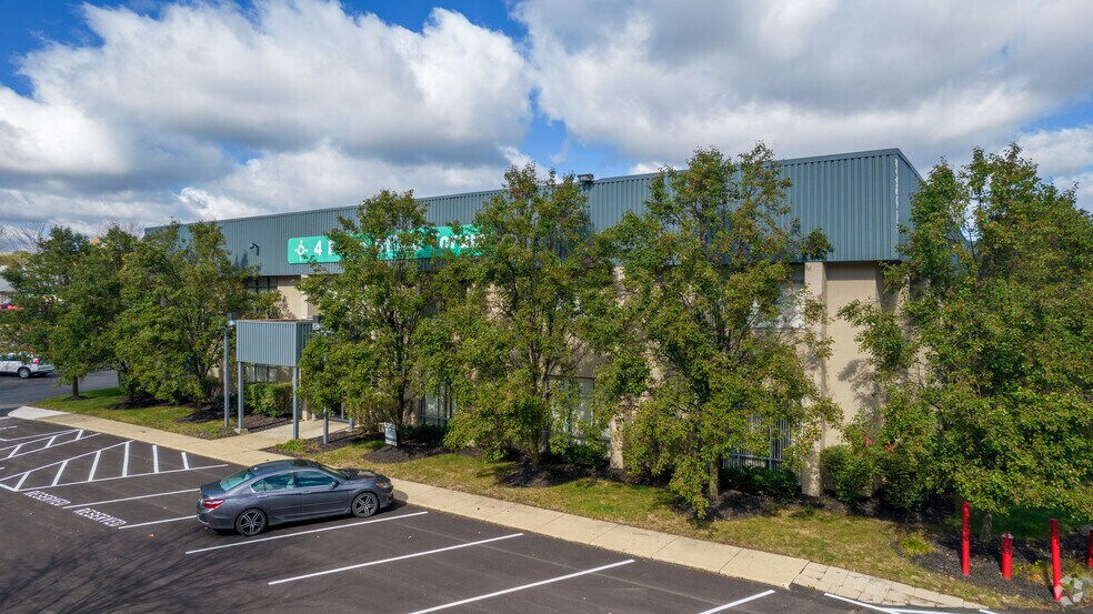 More Photos Of 800-820 Freeway Dr N, Columbus Office For Lease